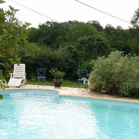 Familial Avec Piscine, Animaux Acceptes, Draps Inclus, Proche De Montlucon Et Gannat - Fr-1-489-323 Holiday home